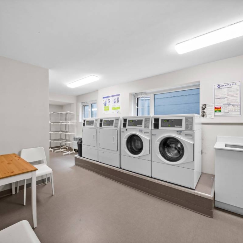 1 Bedroom 650 sqft Cat Friendly Unit In The West End