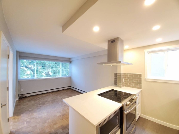 Pet Friendly 1 Bedroom Unit With Laundry In Fairview