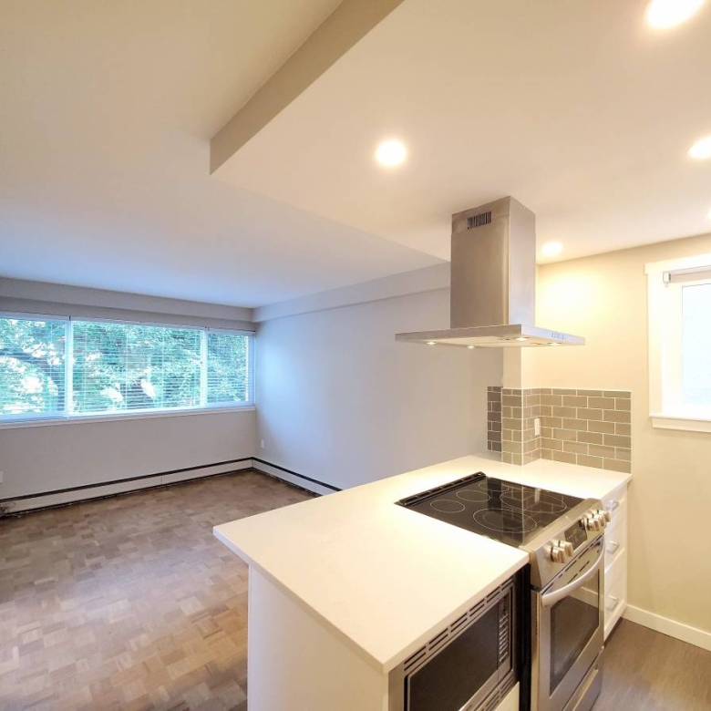 Pet Friendly 1 Bedroom Unit With Laundry In Fairview