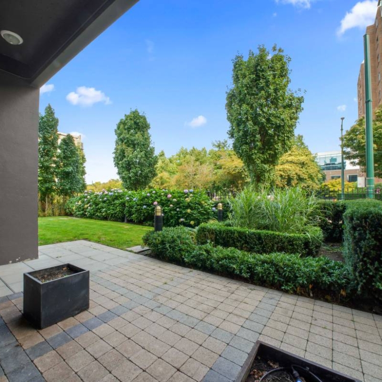 Pet Friendly 575 sqft 1 Bedroom With Laundry In South Granville!