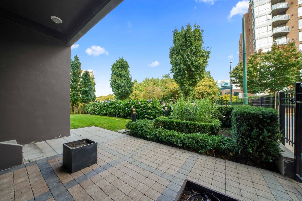 Pet Friendly 575 sqft 1 Bedroom With Laundry In South Granville!