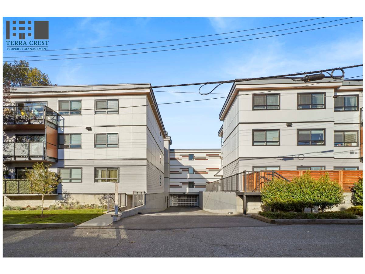 2 Bedroom 1 Bathroom Unit With 900 sqft Private Patio With Laundry