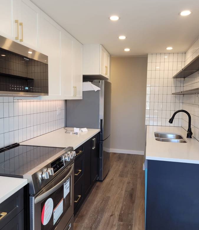 2 Bedroom 1 Bathroom Unit With 900 sqft Private Patio With Laundry