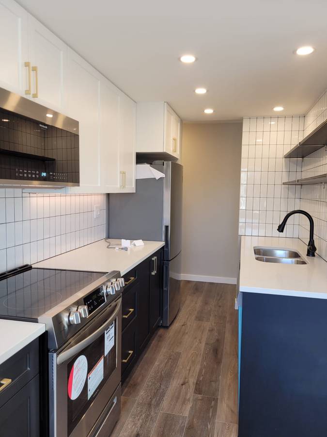 2 Bedroom 1 Bathroom Unit With 900 sqft Private Patio With Laundry