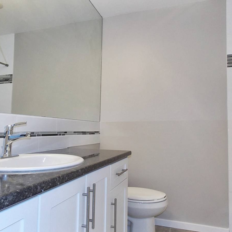 Pet Friendly 725 sqft 1 Bedroom Unit In Central Lonsdale