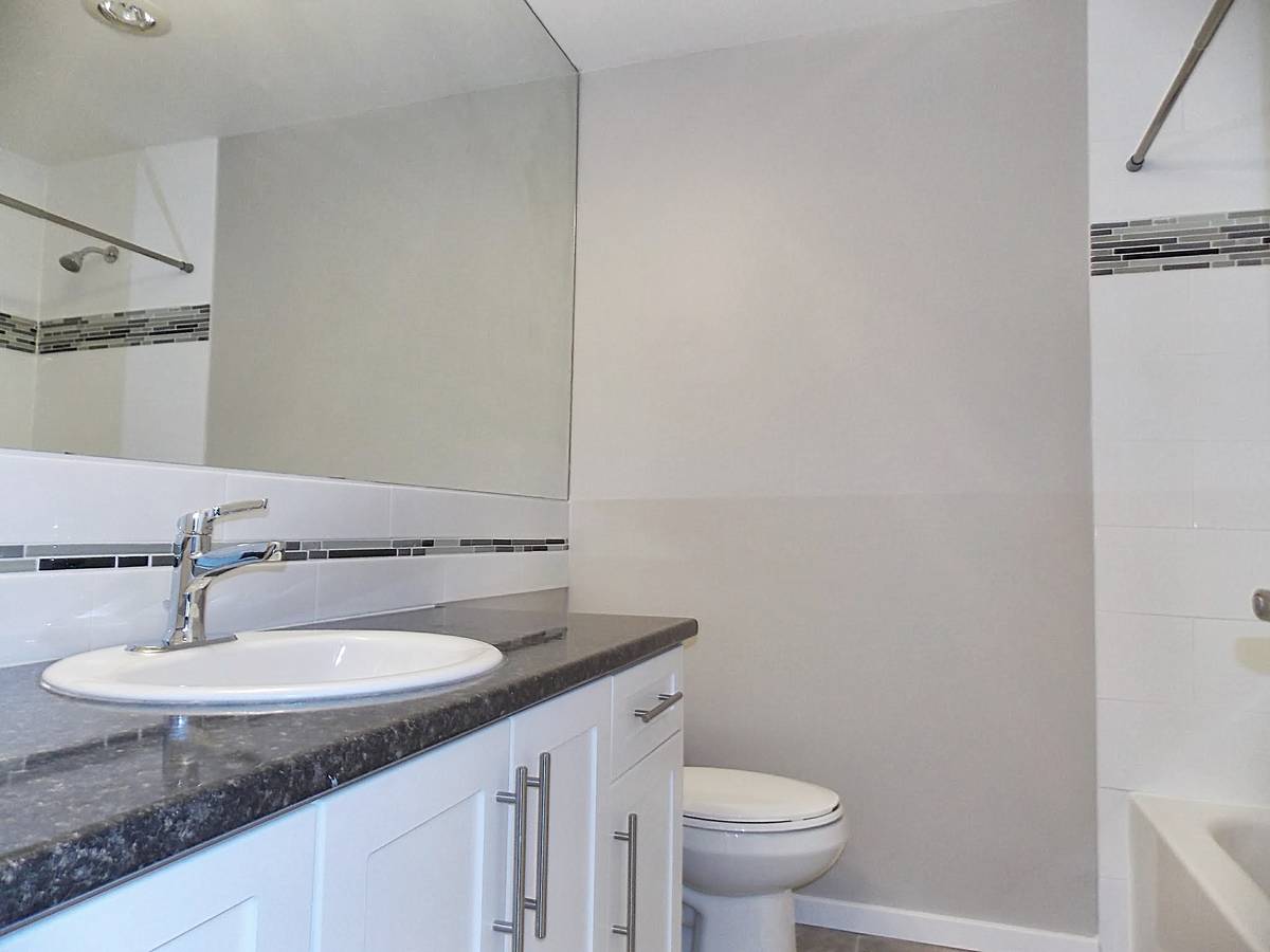 Pet Friendly 725 sqft 1 Bedroom Unit In Central Lonsdale