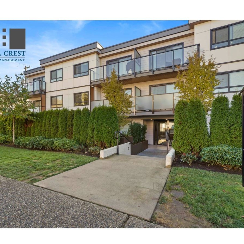 2 Bedroom 1 Bathroom Unit With 900 sqft Private Patio With Laundry