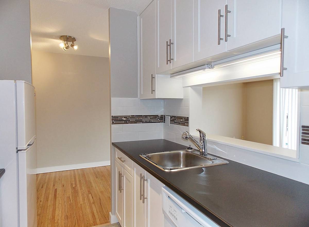 Pet Friendly 725 sqft 1 Bedroom Unit In Central Lonsdale