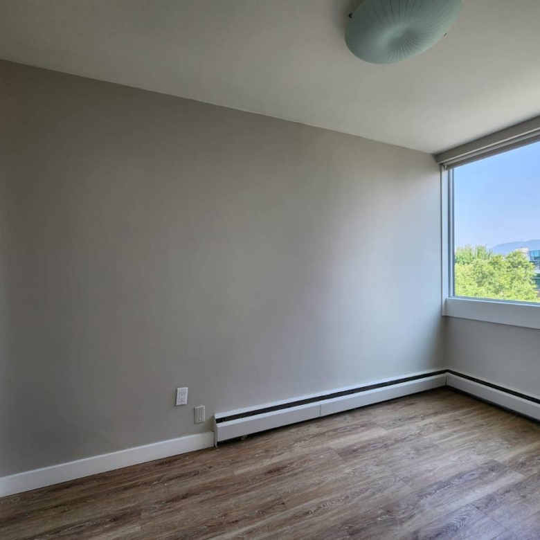 Pet Friendly 1 Bedroom With Laundry In South Granville
