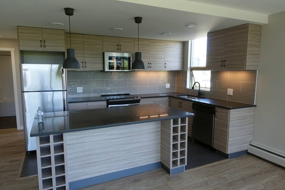 Pet Friendly 575 sqft 1 Bedroom With Laundry In South Granville!