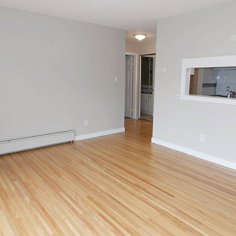 Pet Friendly 725 sqft 1 Bedroom Unit In Central Lonsdale
