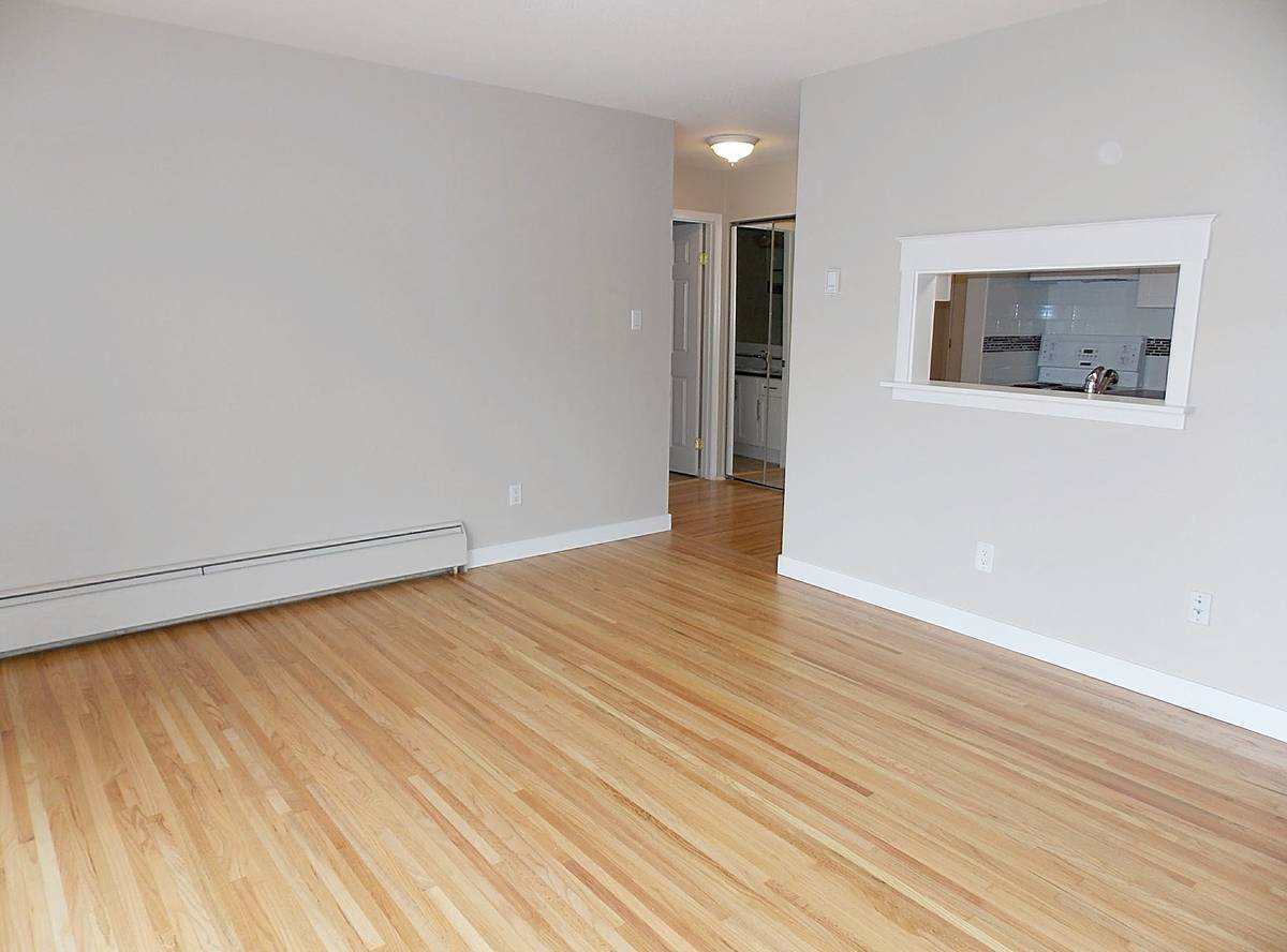 Pet Friendly 725 sqft 1 Bedroom Unit In Central Lonsdale