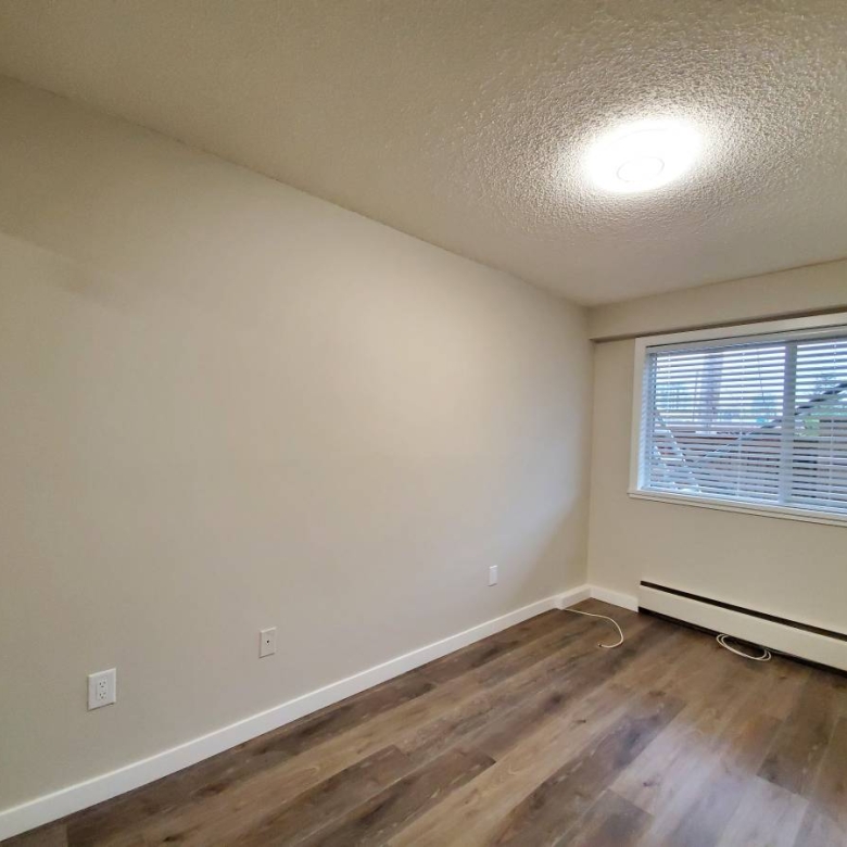 2 Bedroom 1 Bathroom Unit With 900 sqft Private Patio With Laundry