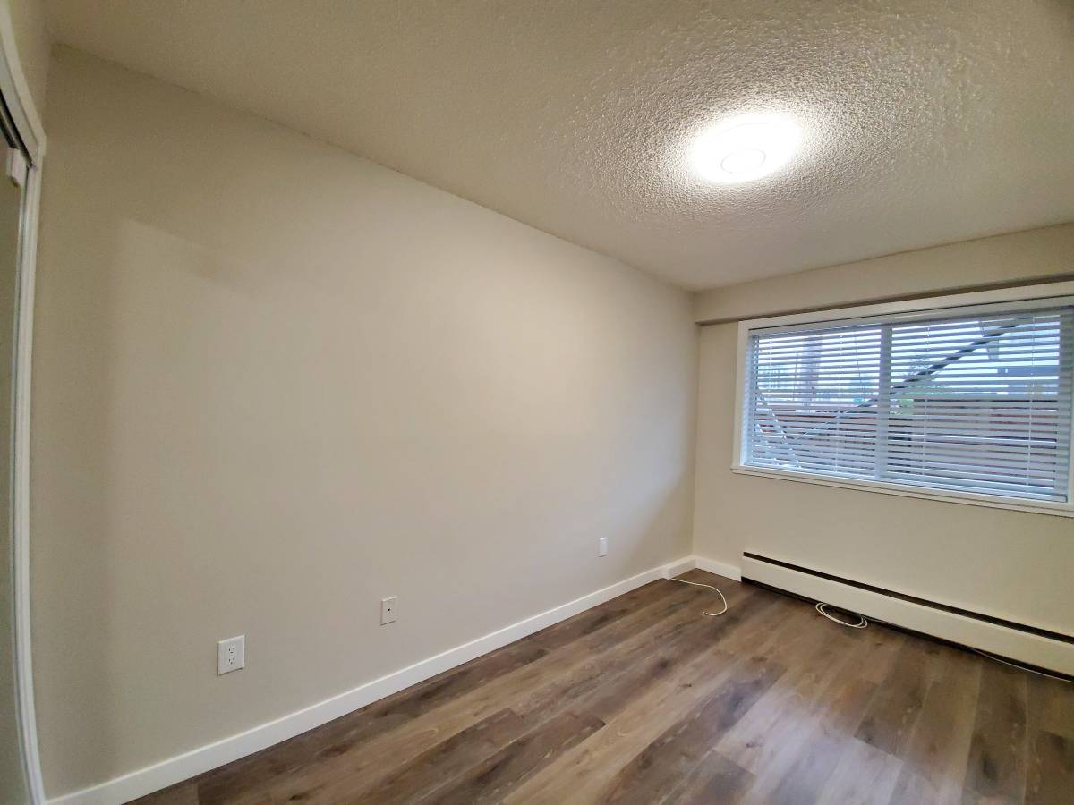 2 Bedroom 1 Bathroom Unit With 900 sqft Private Patio With Laundry