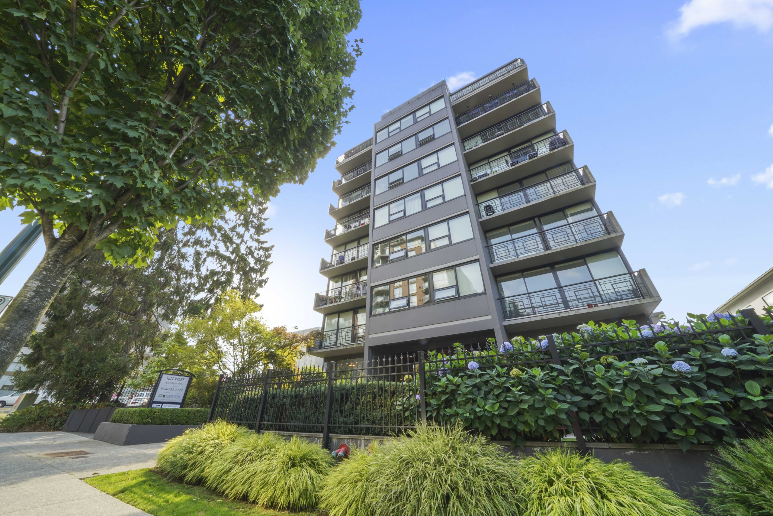 Pet Friendly 1 Bedroom 530 sqft Unit In South Granville