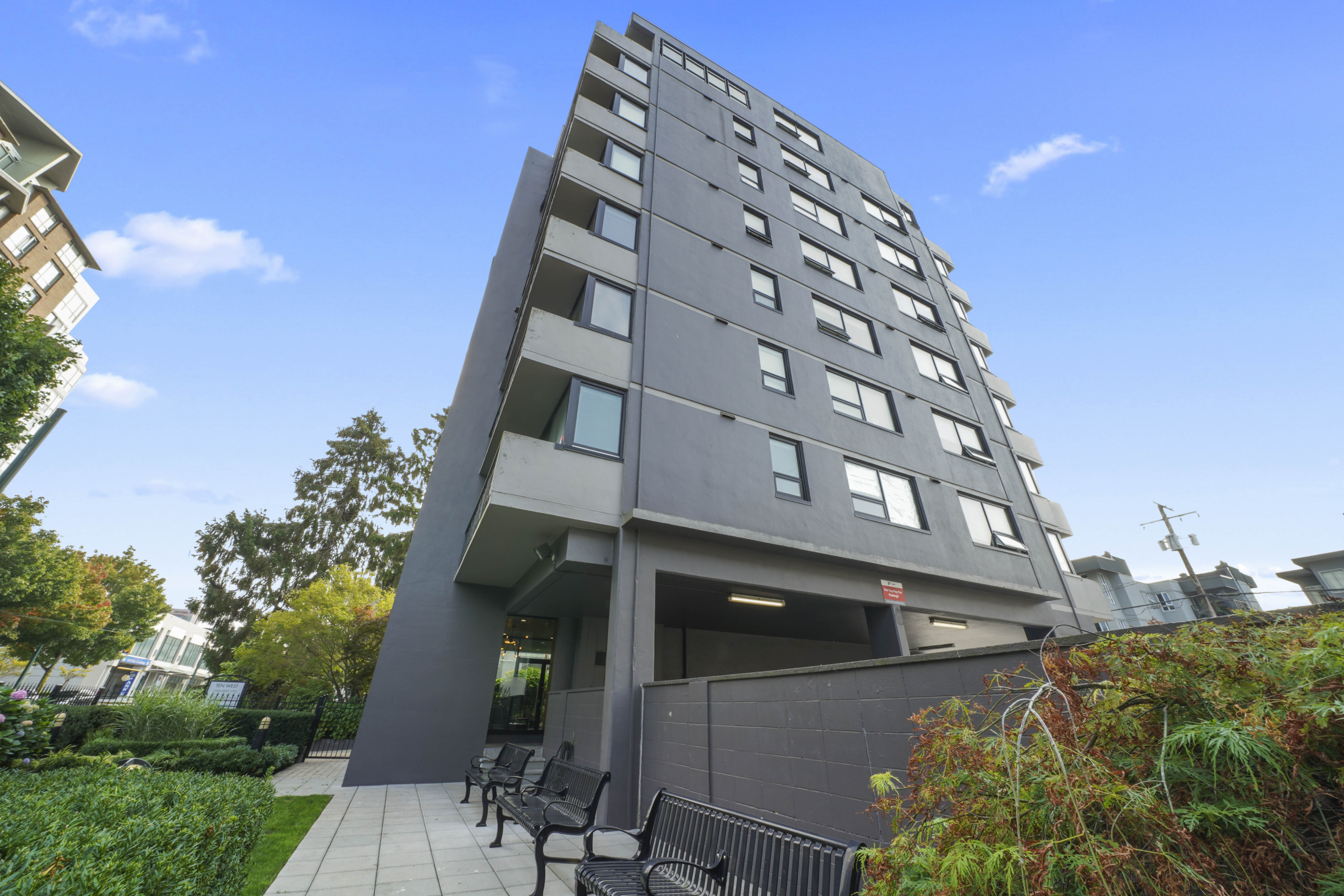 Pet Friendly 1 Bedroom 530 sqft Unit In South Granville