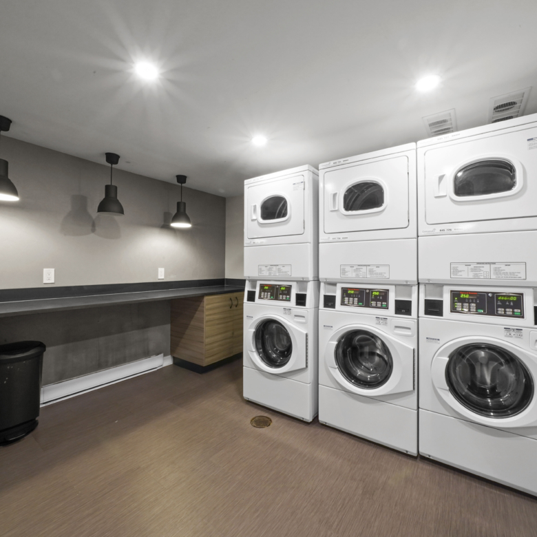 Pet Friendly 1 Bedroom 530 sqft Unit In South Granville