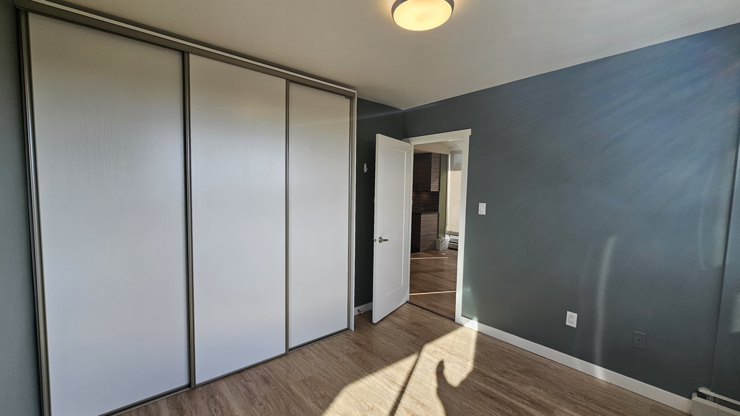 Pet Friendly 1 Bedroom 530 sqft Unit In South Granville