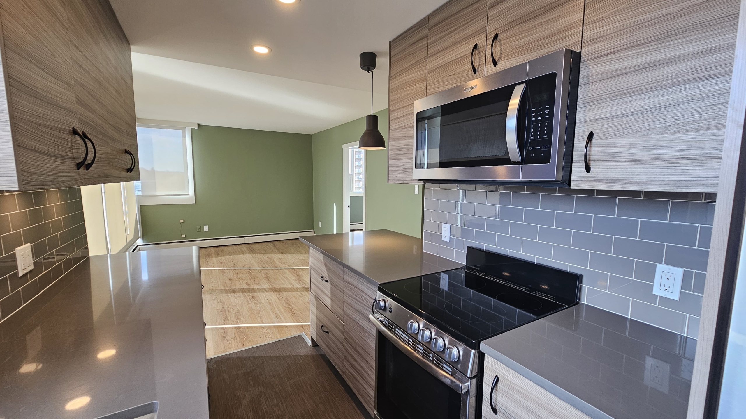 Pet Friendly 1 Bedroom 530 sqft Unit In South Granville