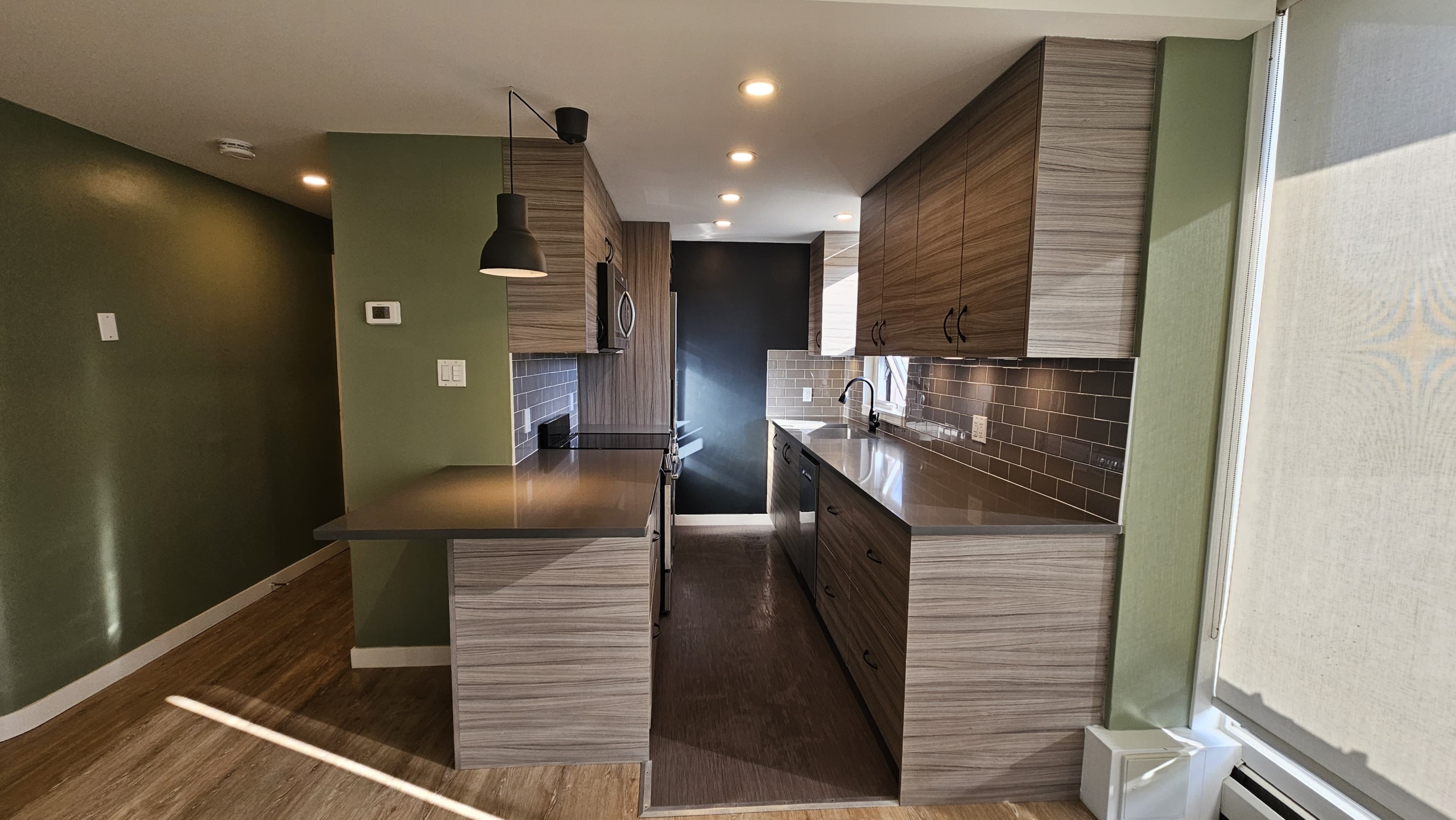 Pet Friendly 1 Bedroom 530 sqft Unit In South Granville