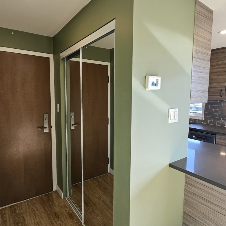 Pet Friendly 1 Bedroom 530 sqft Unit In South Granville