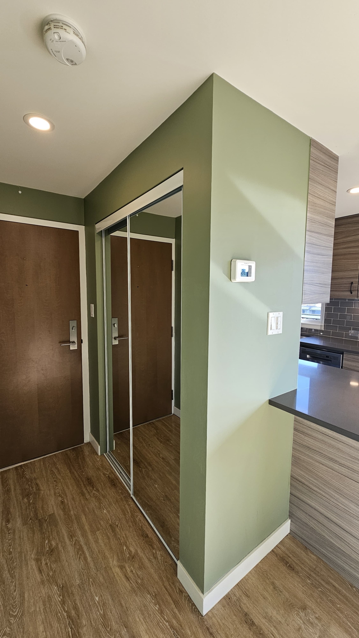 Pet Friendly 1 Bedroom 530 sqft Unit In South Granville