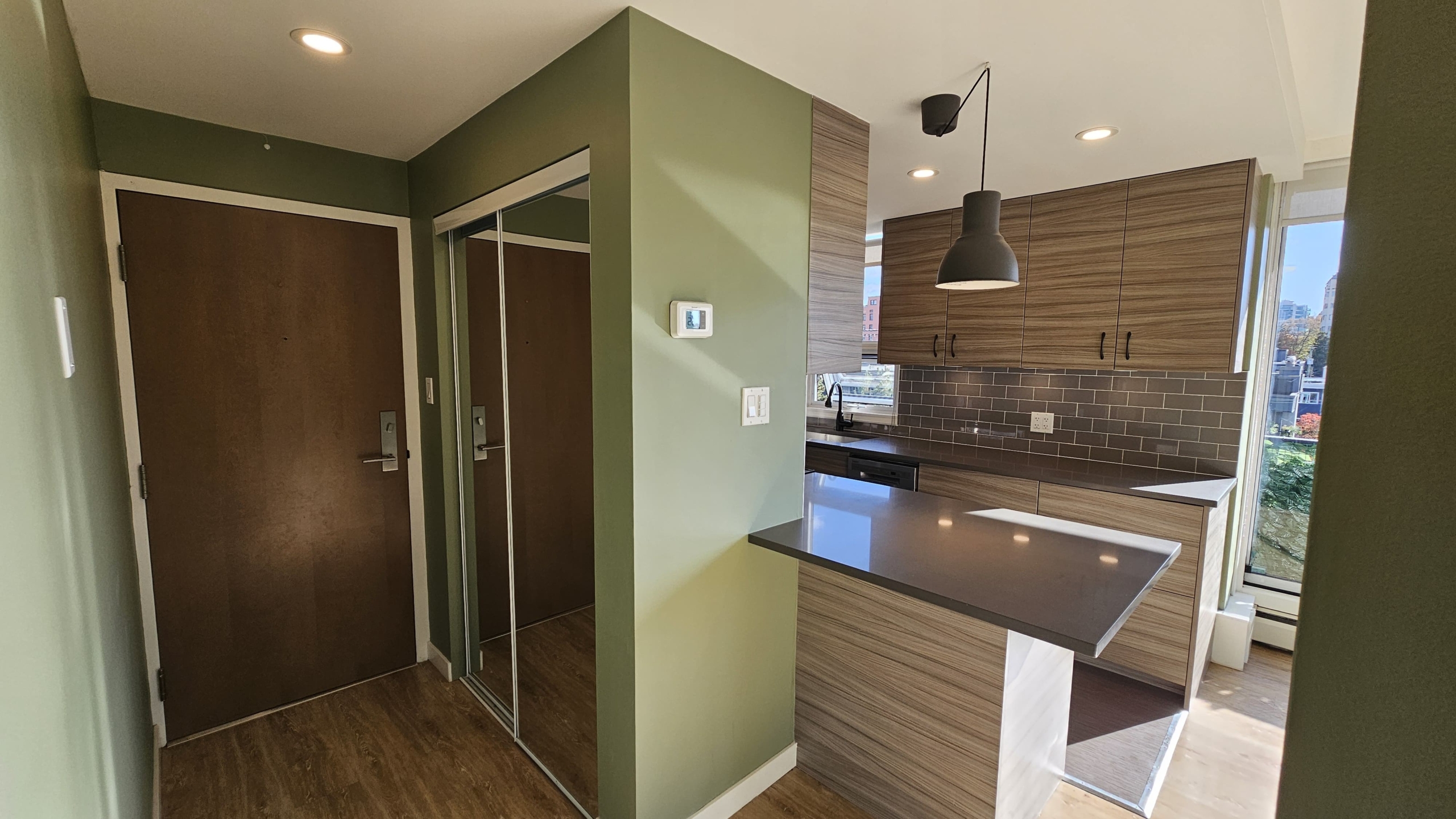 Pet Friendly 1 Bedroom 530 sqft Unit In South Granville