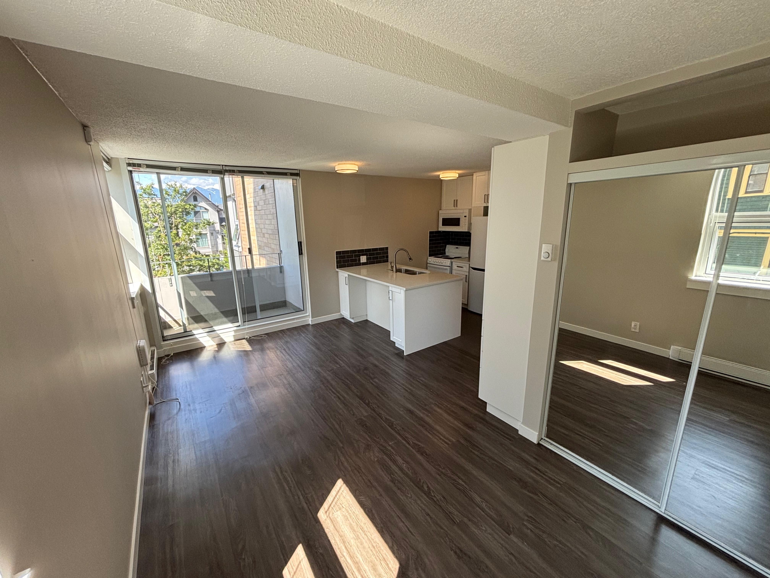 Renovated and Bright Pet Friendly Studio In Mount Pleasant