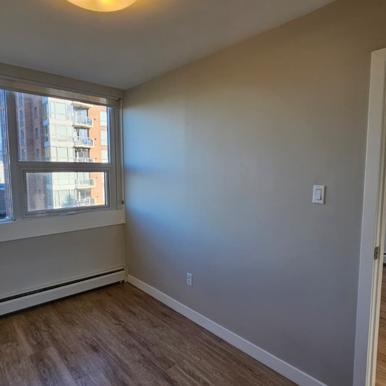 Pet Friendly 1 Bedroom With Laundry In South Granville