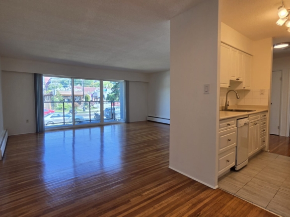 Pet Friendly 725 sqft 1 Bedroom Unit In Central Lonsdale