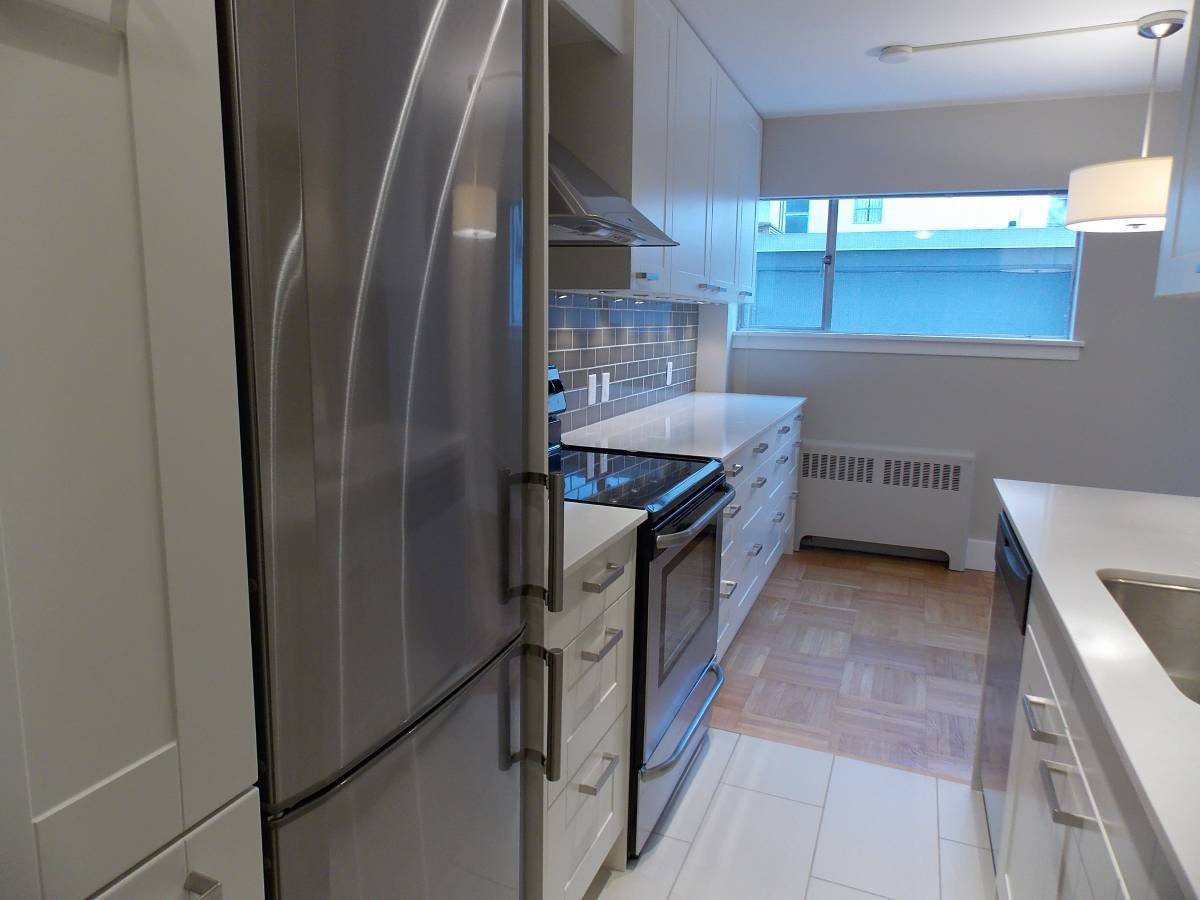 Large 1 Bedroom Pet Friendly Unit With Laundry In the West End!