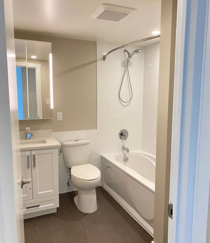 Large 1 Bedroom Pet Friendly Unit With Laundry In the West End!