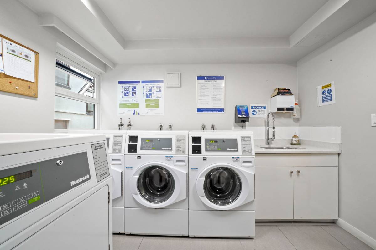 Pet Friendly 1 Bedroom Unit In The West End