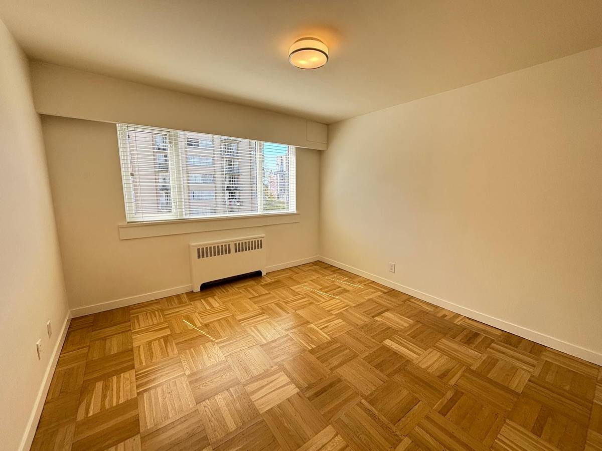 Large 1 Bedroom Pet Friendly Unit With Laundry In the West End!