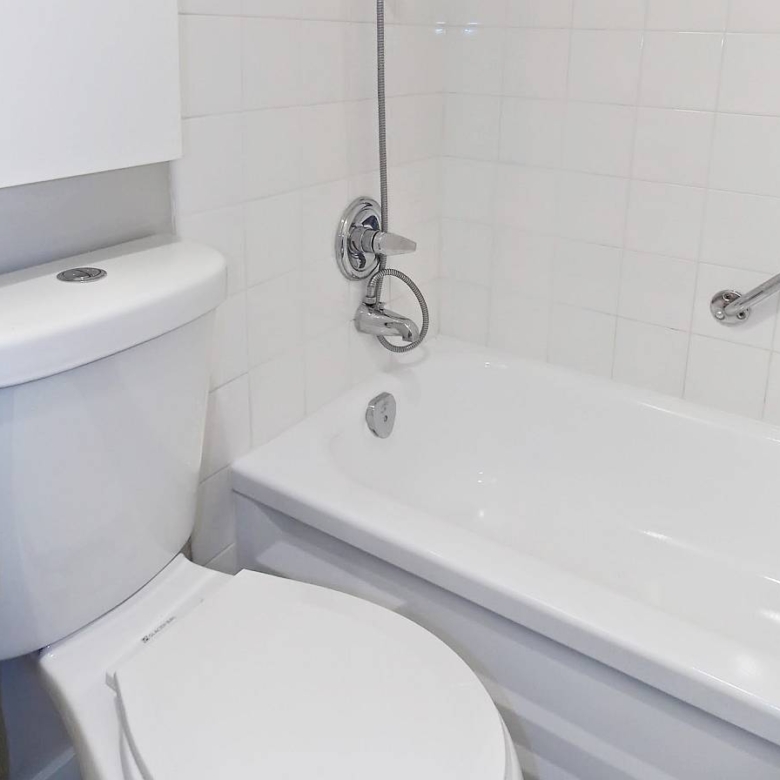 Pet Friendly 1 Bedroom Unit In Mount Pleasant