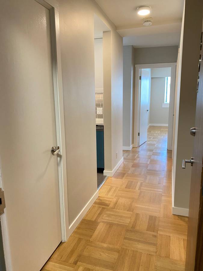 Large 1 Bedroom Pet Friendly Unit With Laundry In the West End!