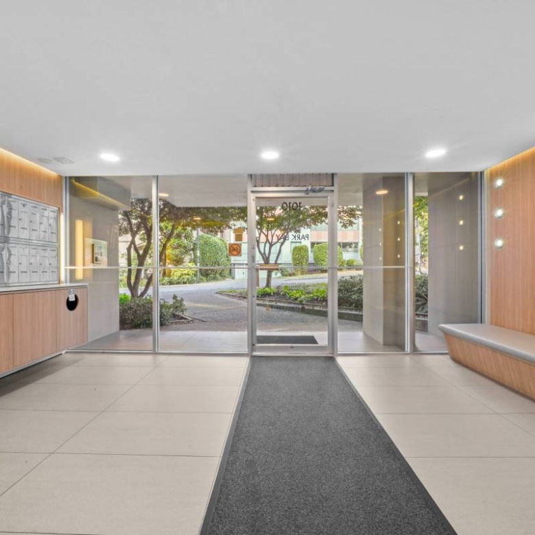 Pet Friendly 1 Bedroom Unit In The West End