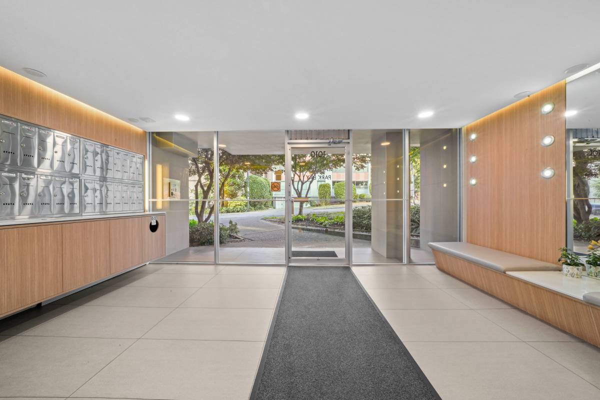 Pet Friendly 1 Bedroom Unit In The West End