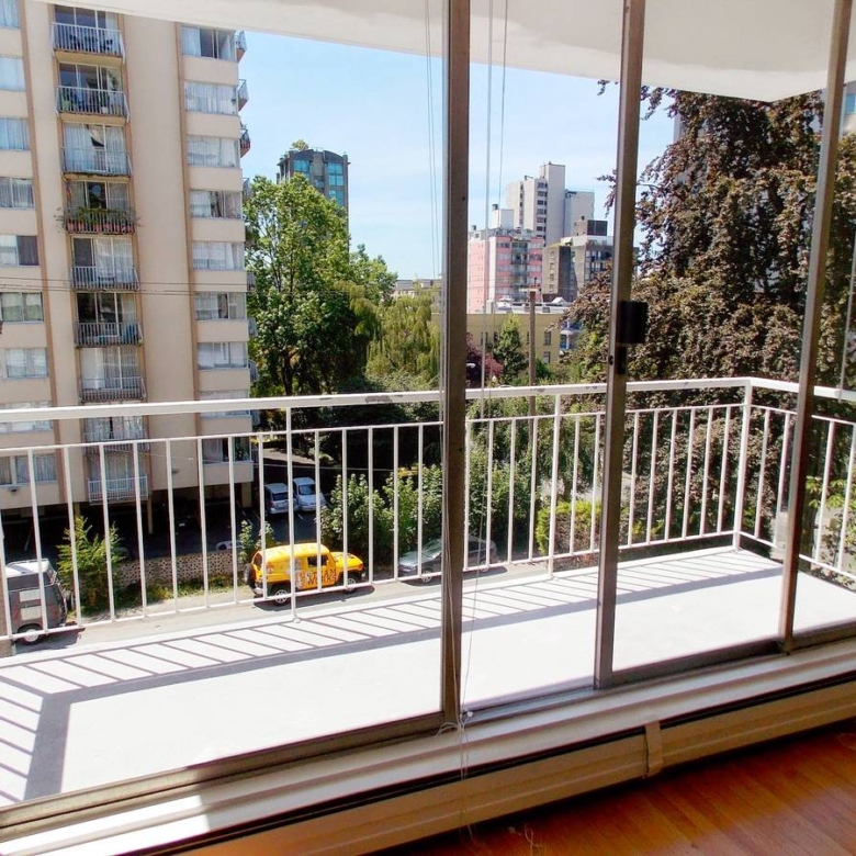 Pet Friendly 1 Bedroom Unit In The West End
