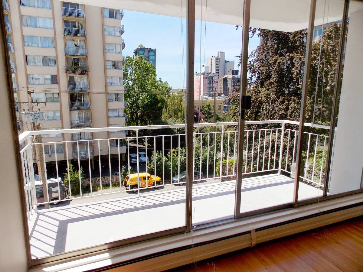 Pet Friendly 1 Bedroom Unit In The West End