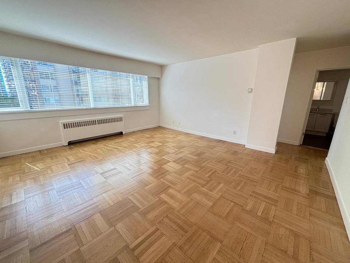 Large 1 Bedroom Pet Friendly Unit With Laundry In the West End!