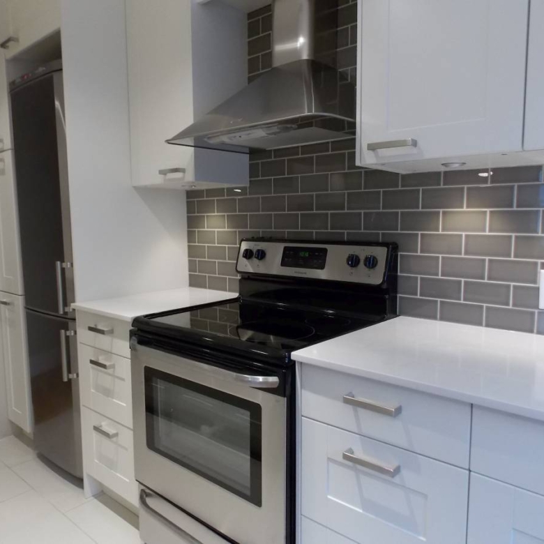 Large 1 Bedroom Pet Friendly Unit With Laundry In the West End!