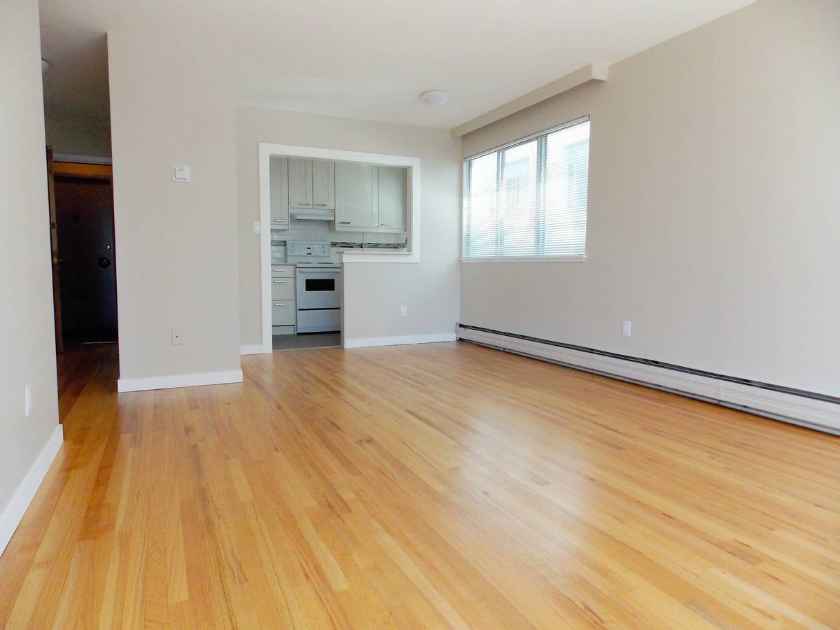 Pet Friendly 1 Bedroom Unit In The West End