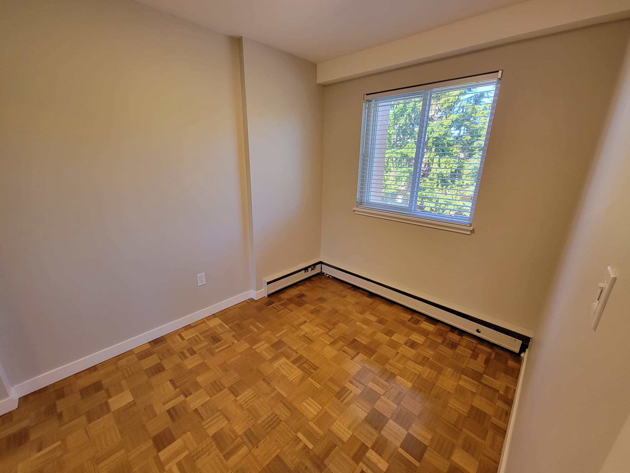 Bright Pet Friendly 1 Bedroom Unit In Fairview 