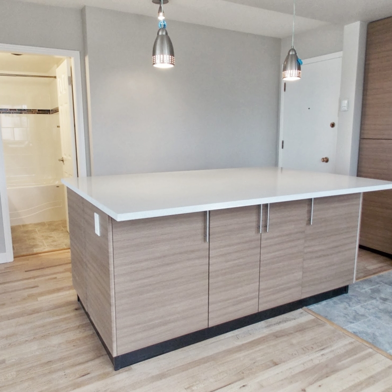  1 Bedroom Pet Friendly Penthouse Unit With Stunning Ocean Views