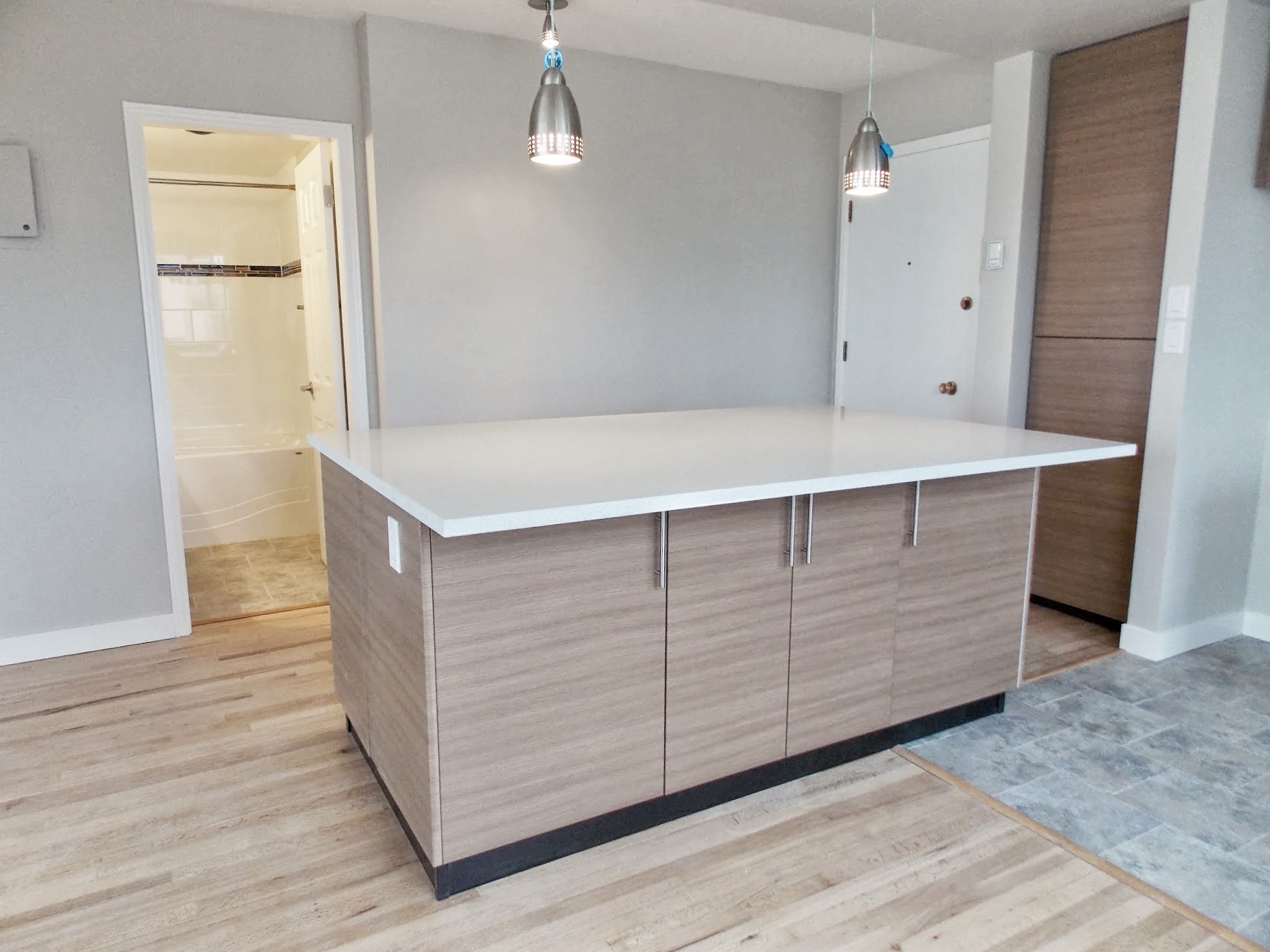  1 Bedroom Pet Friendly Penthouse Unit With Stunning Ocean Views