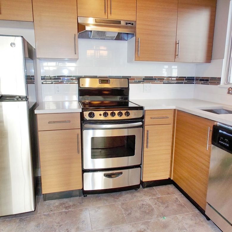  1 Bedroom Pet Friendly Penthouse Unit With Stunning Ocean Views