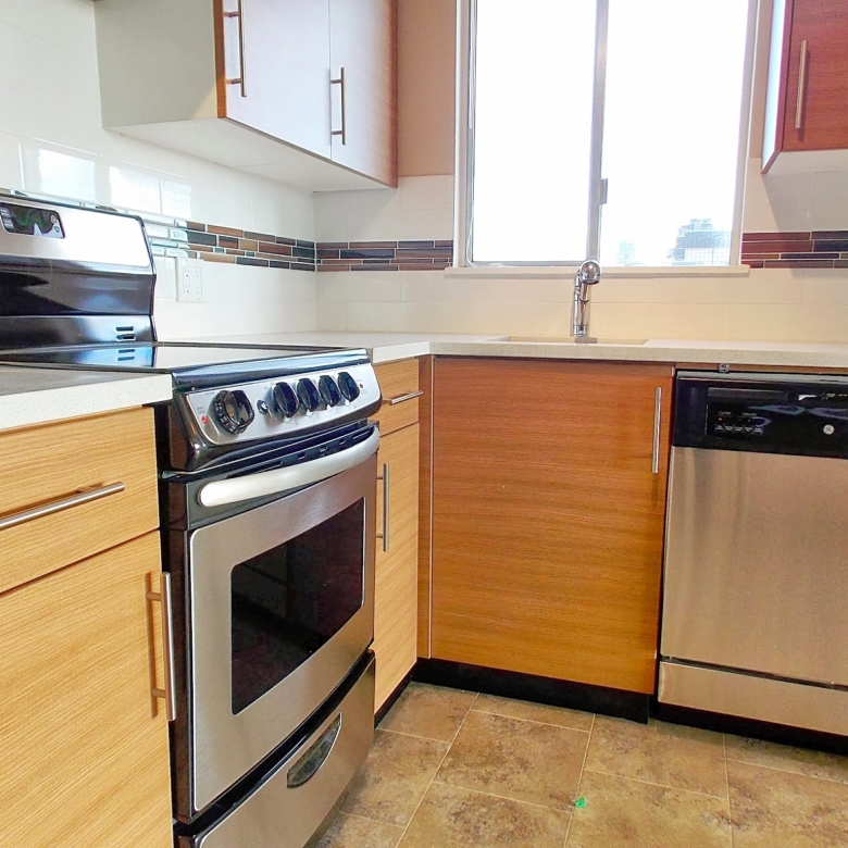  1 Bedroom Pet Friendly Penthouse Unit With Stunning Ocean Views
