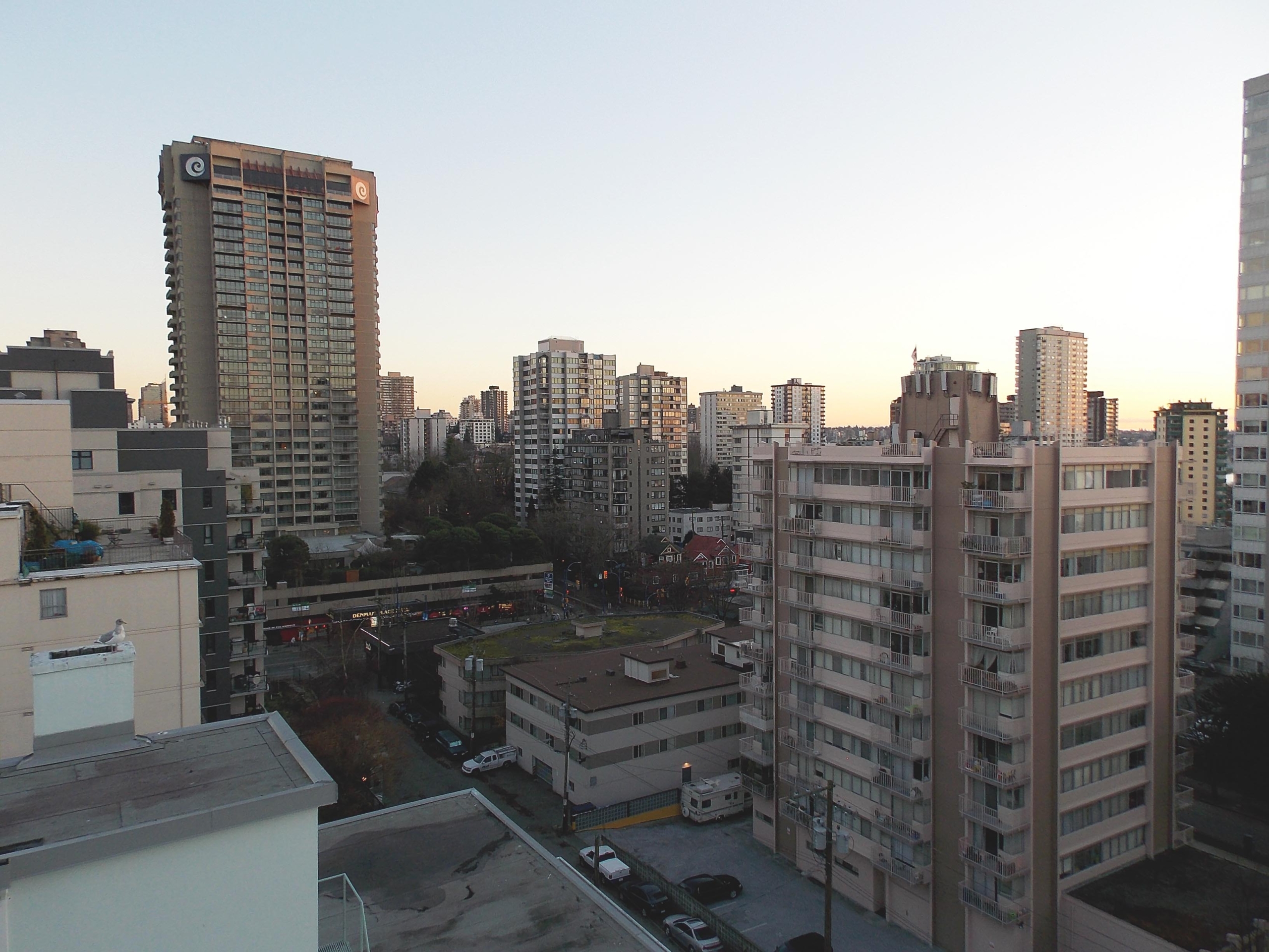  1 Bedroom Pet Friendly Penthouse Unit With Stunning Ocean Views