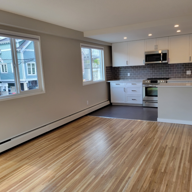Large Cat Friendly 1 Bedroom With Laundry Close to Commercial Drive